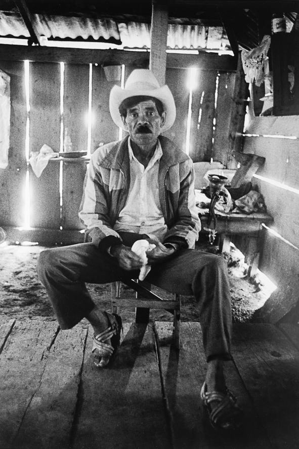 L’homme de la maison avec son sombrero - Pueblo de Xico – Veracruz –Mexique – 1997