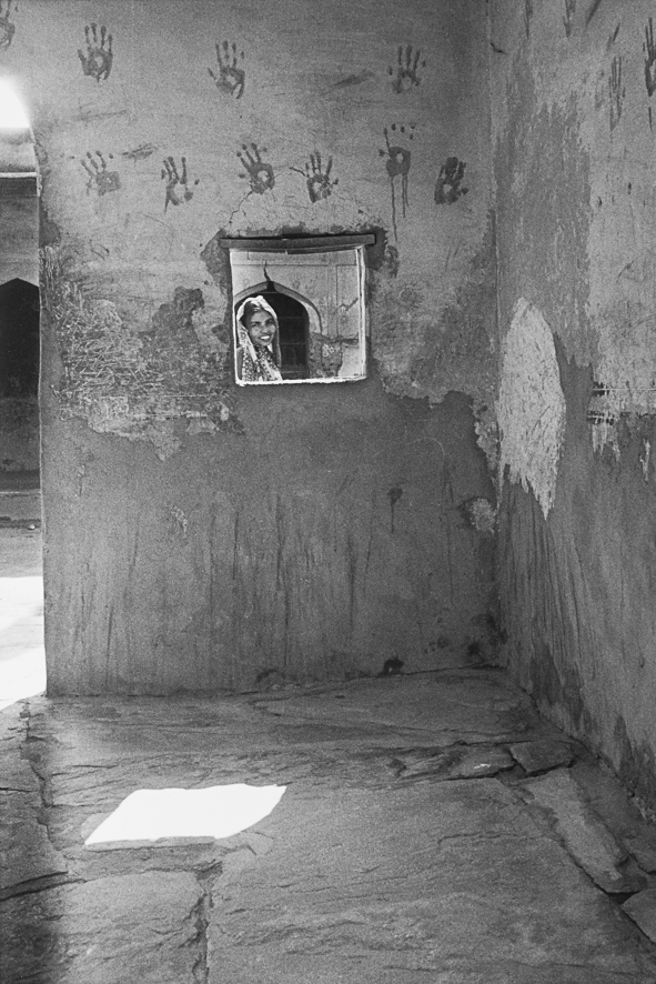 Jeune fille dans la lumière - Dunlod– Rajasthan – INDE - 1992