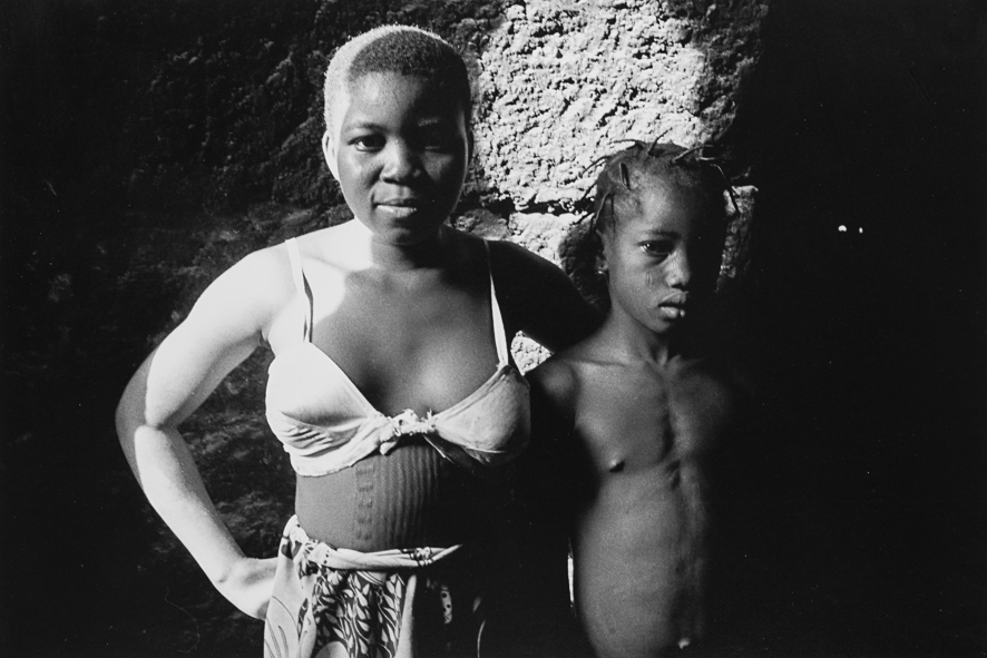 Deux jeunes filles - Loussoukingou – BENIN - 1995