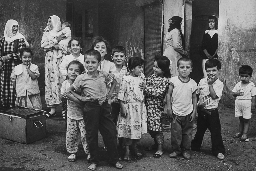 Groupe de femmes et d’enfants - Vieille ville d’Ankara – Turquie – 1989