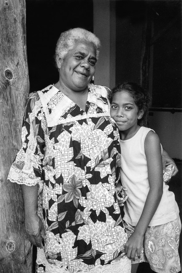 Grand-mère tendresse – Maré - Îles Loyautés - NOUVELLE CALÉDONIE - 2001